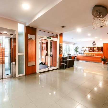 Hotel Adria Nova Dubnica Экстерьер фото