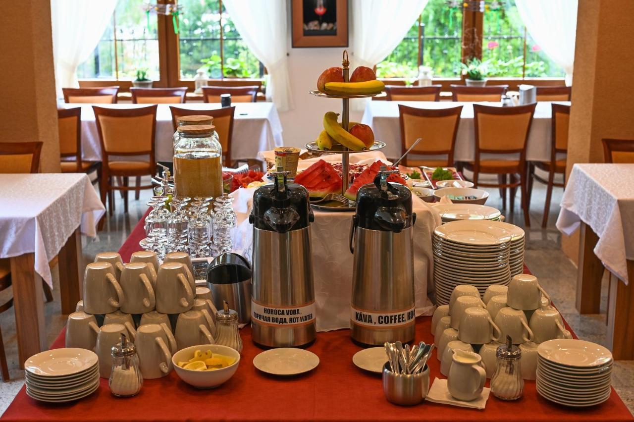 Hotel Adria Nova Dubnica Экстерьер фото