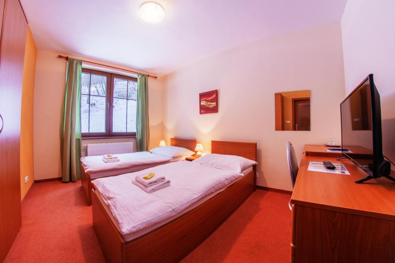 Hotel Adria Nova Dubnica Экстерьер фото