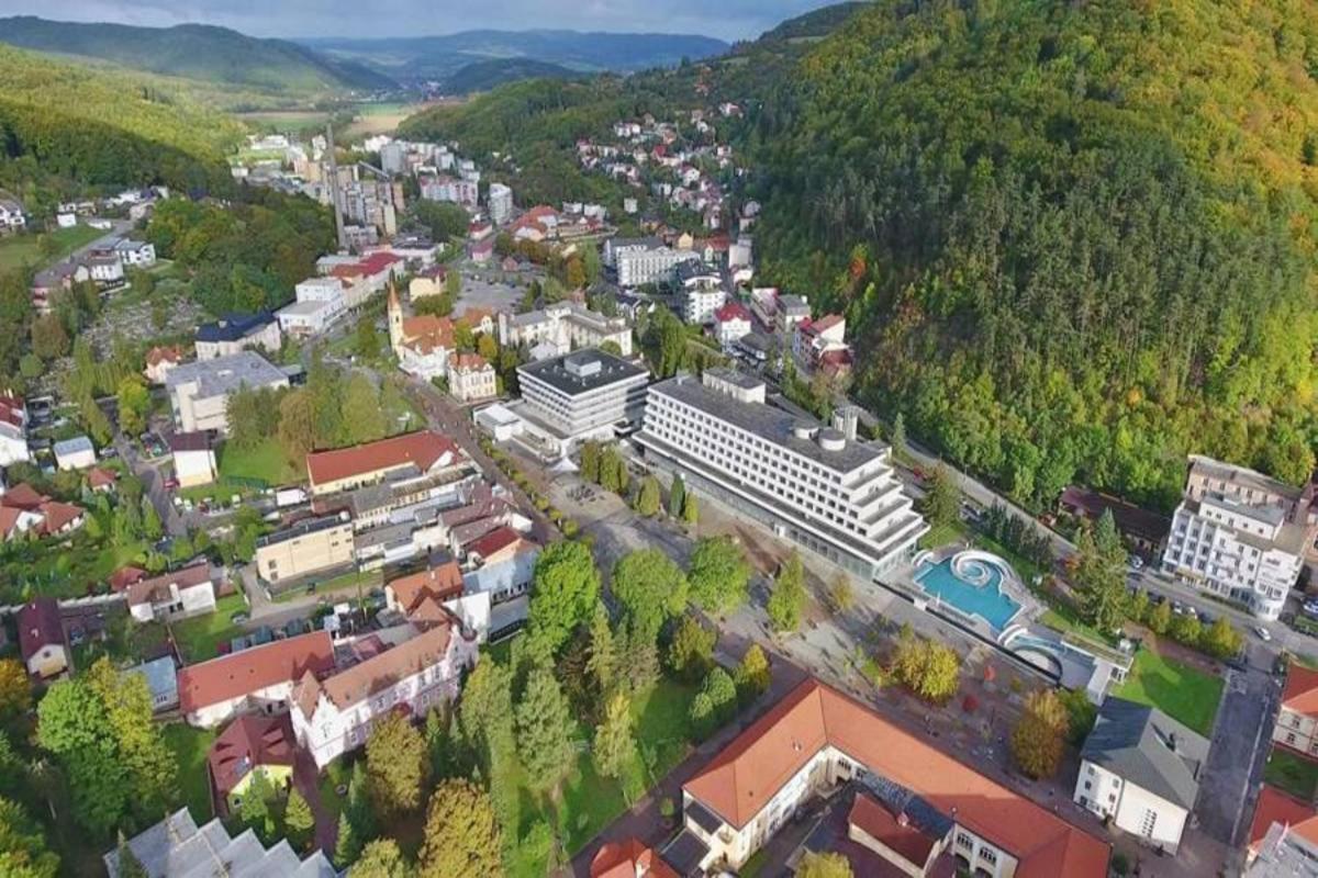 Hotel Adria Nova Dubnica Экстерьер фото