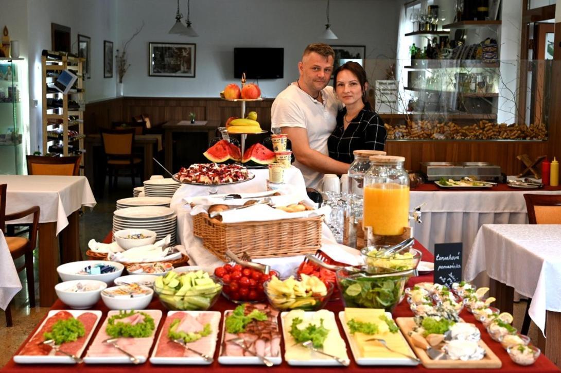Hotel Adria Nova Dubnica Экстерьер фото
