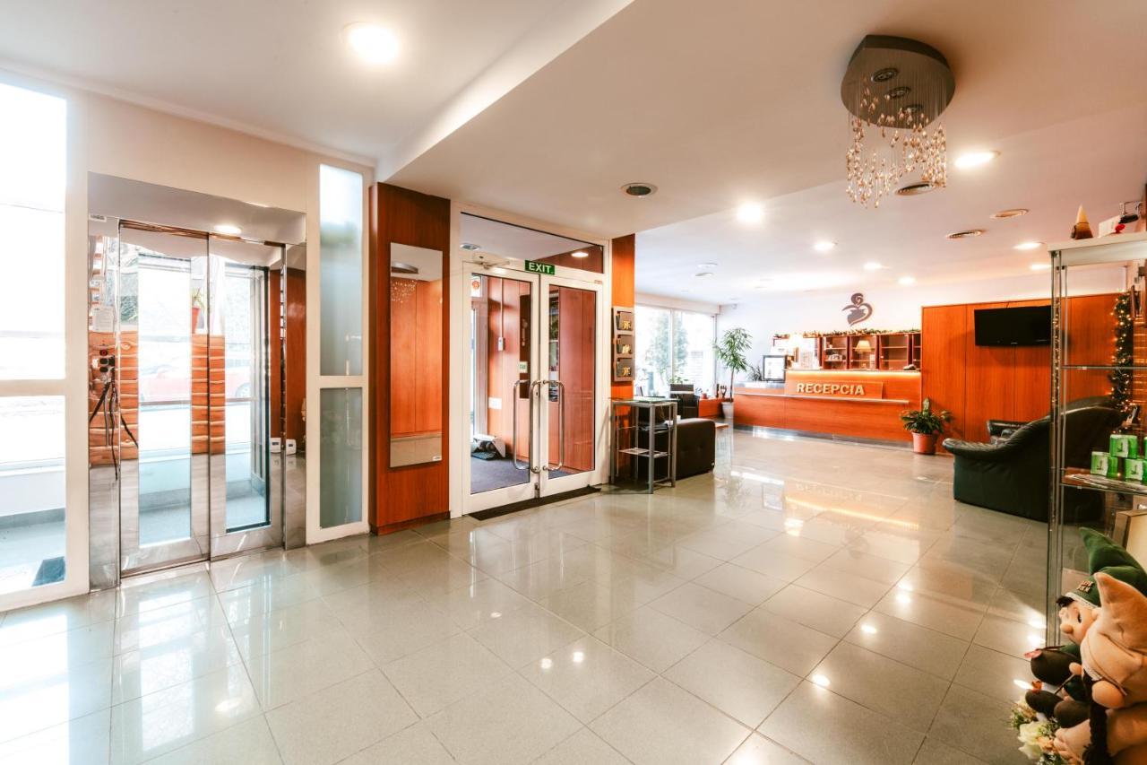 Hotel Adria Nova Dubnica Экстерьер фото