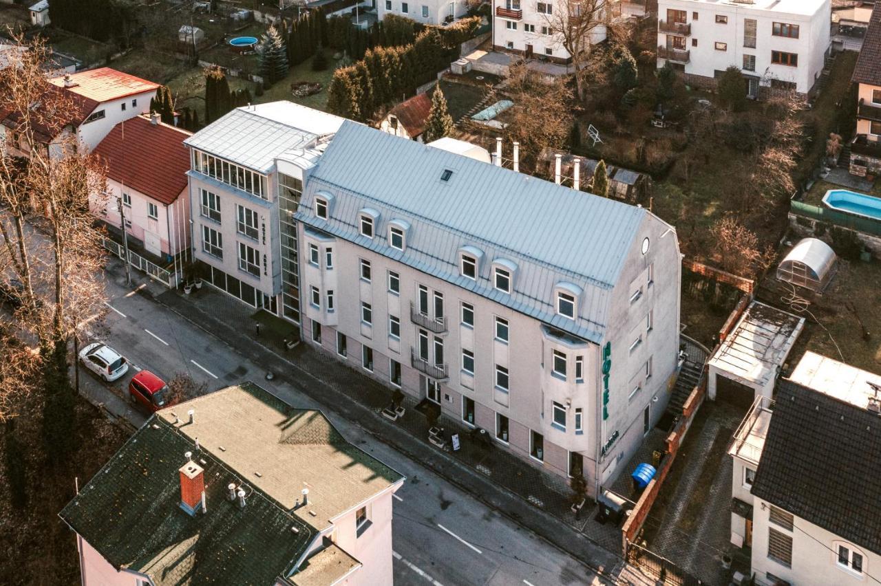 Hotel Adria Nova Dubnica Экстерьер фото