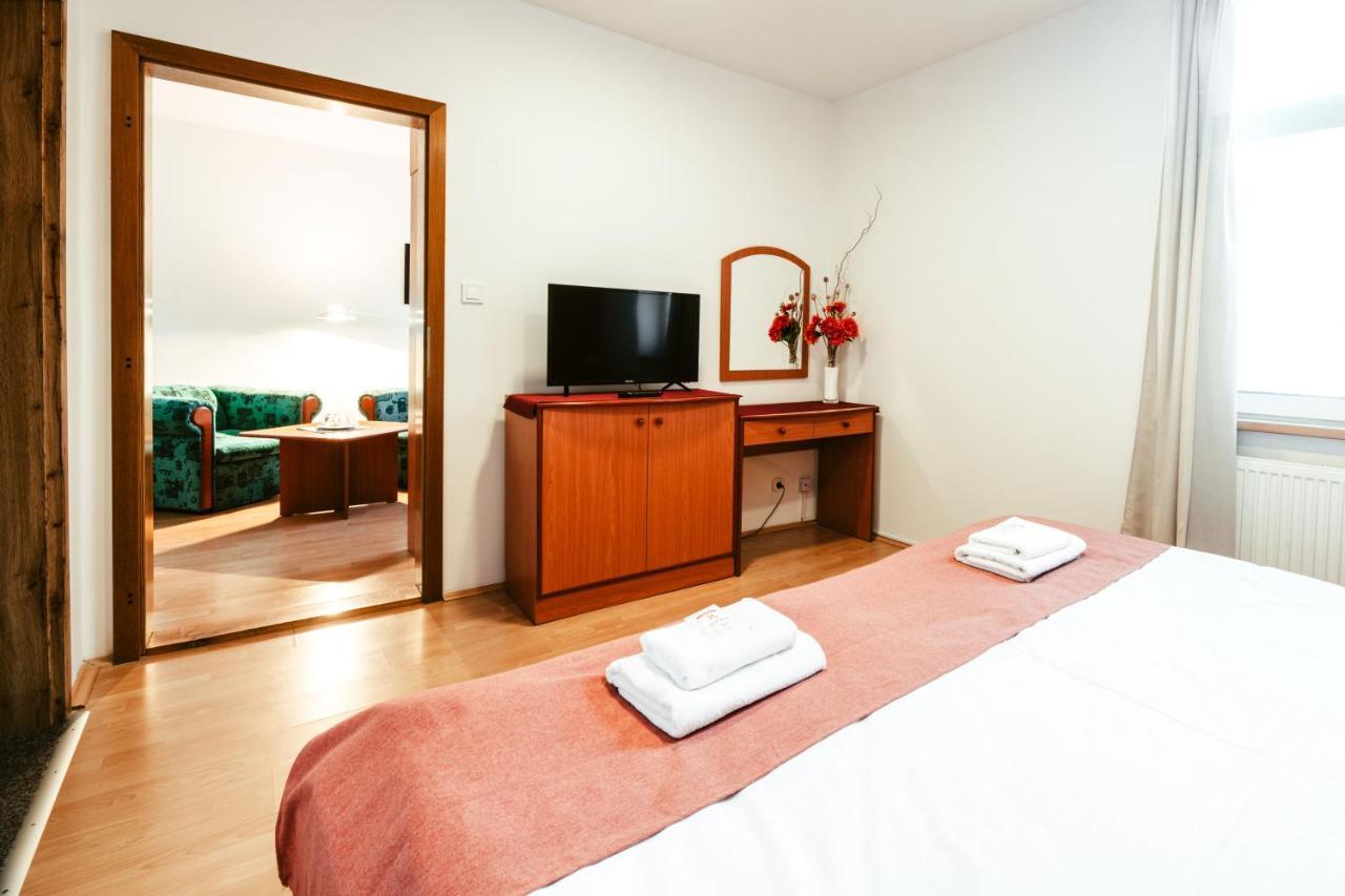Hotel Adria Nova Dubnica Экстерьер фото