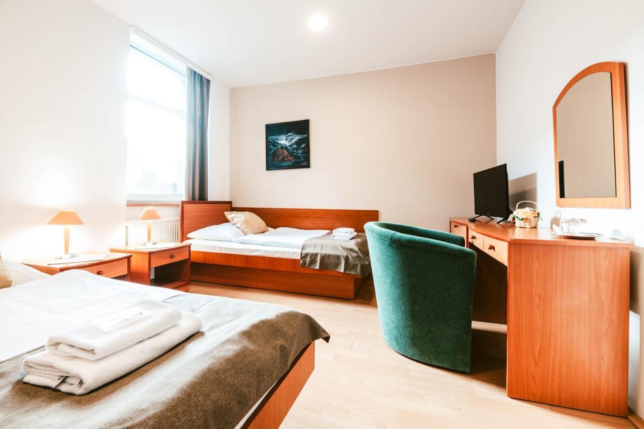Hotel Adria Nova Dubnica Экстерьер фото