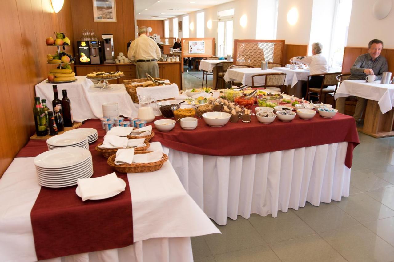 Hotel Adria Nova Dubnica Экстерьер фото